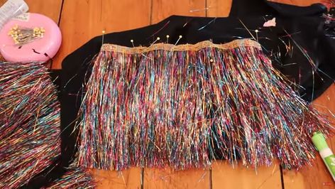 Tinsel Outfit Diy, Diy Tinsel Skirt, Tinsel Earrings Diy, How To Make A Tinsel Jacket, Layered Tinsel Backdrop, Tinsel Skirt, Diy Tinsel, Rock Diy, Fringe Pants