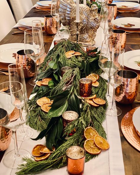 Thanksgiving Table Greenery, Copper Thanksgiving Table, Simple Orange Centerpieces, Dried Oranges Thanksgiving, Copper Christmas Table Setting, Dried Orange Slices Centerpiece, Dried Orange Slices Decoration Wedding, Copper Thanksgiving Tablescape, Orange Slice Table Decor