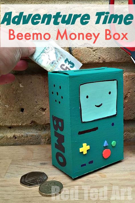 Adventure Time Beemo Craft - make your own easy money box and desk tidy Diy Money Bank, Money Box Diy, Gamer Crafts, Adventure Time Crochet, Recycling Boxes, Adventure Time Crafts, Diy Bank, Piggy Bank Diy, Time Craft