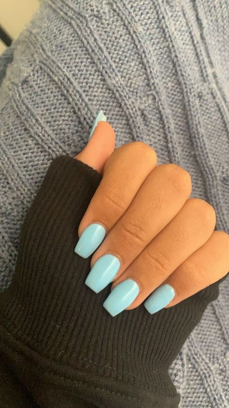 Trendy Acrylic Nails Coffin Short Simple, Gel Nails Ideas One Color, Short Light Acrylic Nails, Basic Color Nails Acrylic, Plain Nails Inspiration, Short Acrylic Nails Basic Colors, Pretty Simple Nails Acrylic Square, Summer Plain Acrylic Nails, Pretty Colors For Nails