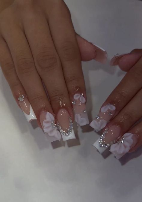 There's a new beauty trend taking over Instagram and it's absolutely stunning. Say hello to "quartz nails". Medium Nail Ideas White, Short Acrylic Nails For Graduation, Quinceañera Nails Short, Grad Nail Ideas White, Nail Ideas Mid Length, Dama Nail Ideas, Girly Acrylic Nails White, Nail Inspo Quince, Nails Acrylic For Wedding