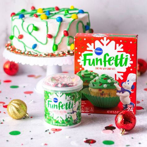 Funfetti Christmas Cake, Christmas Light Cake, Light Cake Recipe, Christmas Funfetti Cake, Christmas Lights Cake, Funfetti Christmas, Light Cake, Delicious Holiday Desserts, Funfetti Cake Mix