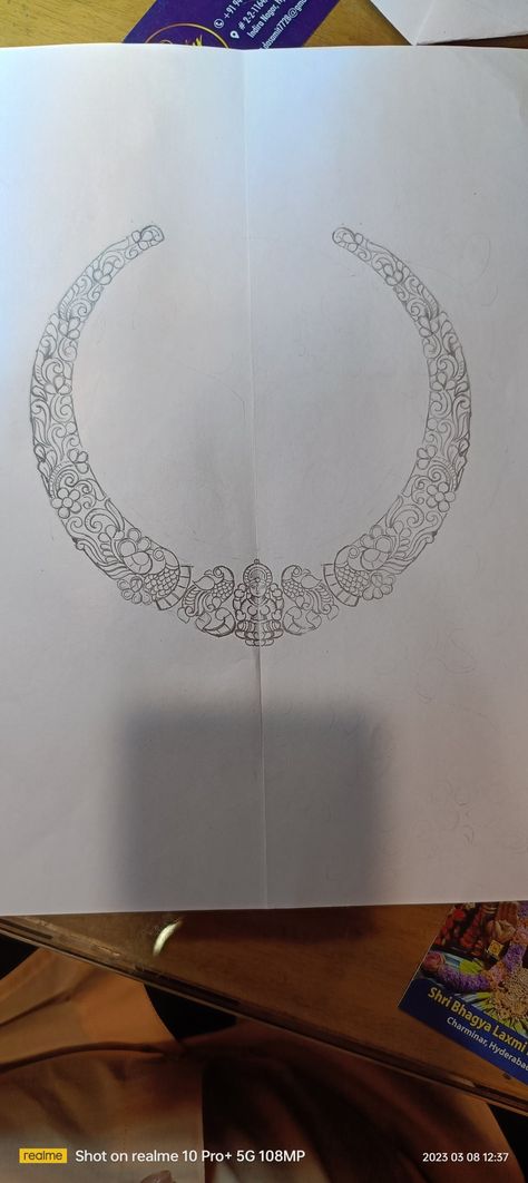 Temple Jewelry Necklace Drawing, Temple Jewellery Illustration, Temple Jewellery Sketches, Jewellery Drawing Sketches, Blouse Aari Designs, Free Hand Sketch, Art For Embroidery, Blouse Painting, Embroidery Drawing