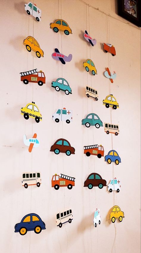 Car Themed Parties Cake, Car Theme Home Decor, Diy Bday Decor At Home, Transportation Theme Classroom Decor, Transport Decoration Ideas, Birthday Car Theme Decorations, Diy Car Decorations Birthday, Transportation First Birthday Party, Car Theme Birthday Decorations