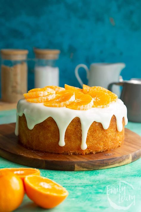 Tangerine Cake Recipes, Best Lemon Drizzle Cake, Lemon Drizzle Cupcakes, Chocolate Drizzle Cake, Tangerine Cake, Lemon Drizzle Cake, Cake Frosting Recipe, Family Baking, Drizzle Cake