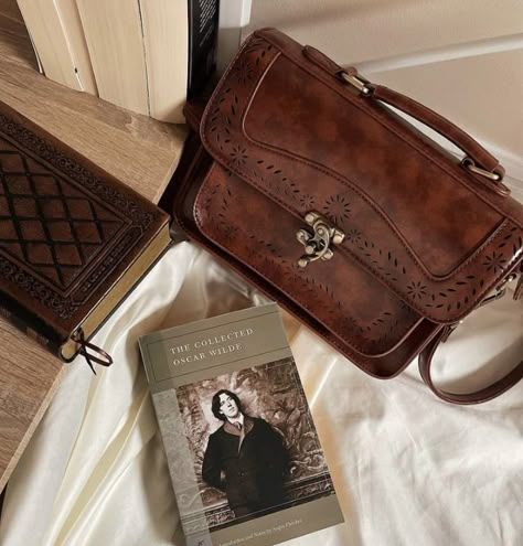 Academia Bag, Dark Academia Bag, Artistic Portrait Photography, Green Academia, Academic Aesthetic, Outfit Korean Style, Royalty Aesthetic, What In My Bag, Vintage Americana