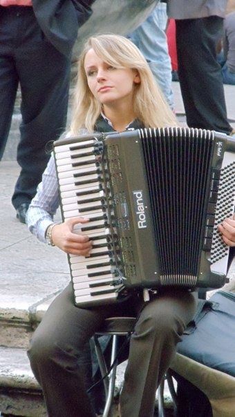 Beautiful street musician in Roman piazza Polka Music, Street Musicians, Accordion Music, Piano Accordion, Street Music, Musician Photography, Music Magic, Street Musician, International Music