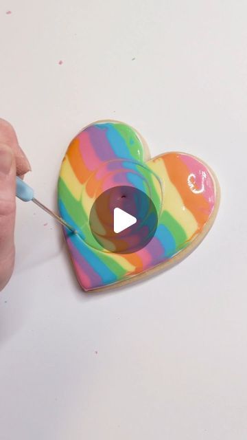 Brittany's Bakehouse on Instagram: "I call this one the ripple effect and it happens to be my favorite in the wet on wet set. All 11 cookies in this series are beginner level wet on wet designs. See the whole video on my YouTube channel at brittanysbakehouse9069 ** ** ** #cookies #cookiedecorating #asmrsatisfying #oddlysatisfying #royalicing" Royal Icing Beginners Cookie Decorating, How To Paint On Royal Icing Cookies, Xray Cookies, Wet On Wet Cookie Decorating, Heart Sugar Cookies Decorated, Royal Icing Cookies For Beginners, Decorated Sugar Cookies Ideas, Wet On Wet Royal Icing, Cookie Decorating Videos