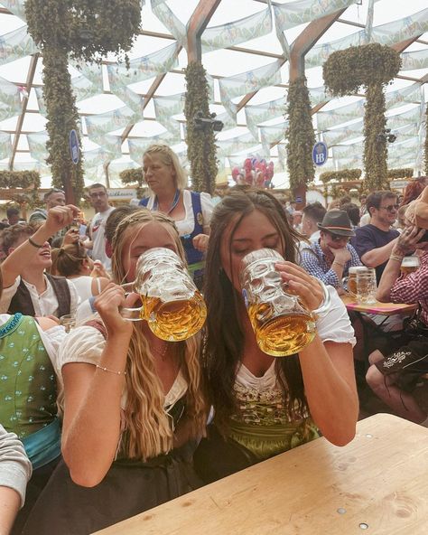 Germany Oktoberfest Aesthetic, Munich Germany Aesthetic Outfits, Germany Vision Board, Germany Picture Ideas, Germany Photo Ideas, Oktoberfest Pictures, German Girl Aesthetic, Oktoberfest Aesthetic, Munich Germany Oktoberfest