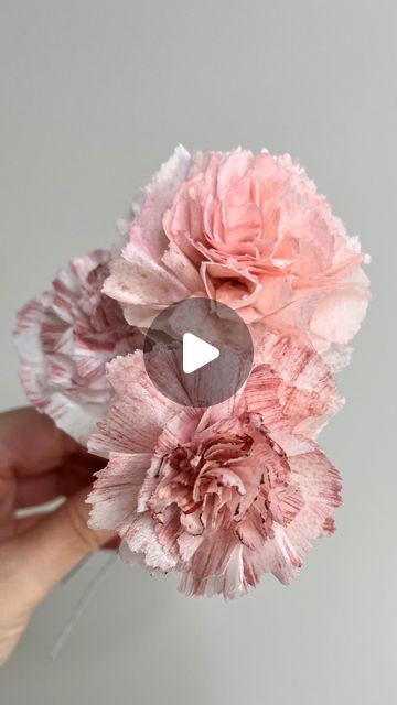 Waffle Paper Flowers, Wafer Paper Cake Decoration, Wafer Paper Tutorial, Wafer Paper Cake, Fondant Flower Tutorial, Pinterest Cake, Wafer Paper Flowers, Cake Recipes Easy Homemade, Modern Cakes