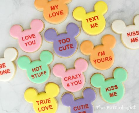 Disney Themed Valentine Cookies! Valentine Cookie Bouquets, Mickey Valentines, Vday Cookies, Cookie Valentines, Valentines Cookie, Valentine's Candy, Mouse Cookies, Valentine Cookies Decorated, Valentines Day Sugar Cookies