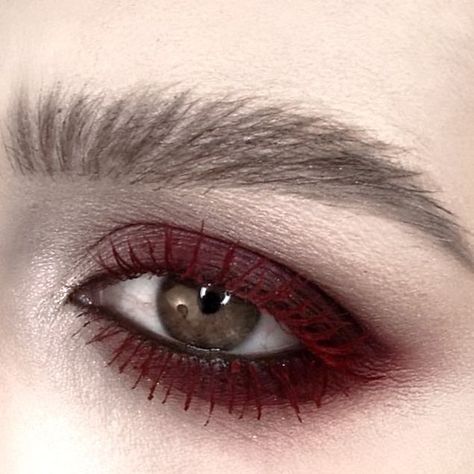 Baroque Makeup, Vampire Painting, Vampire Makeup, Punk Makeup, Alt Makeup, Swag Makeup, Red Makeup, Makijaż Smokey Eye, Dope Makeup