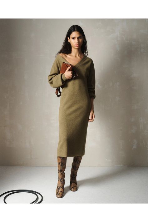 Rachel Comey Fall 2024 Ready-to-Wear Fashion Show | Vogue Thanksgiving Fashion, Party Pants, Flower Print Dress, Fall Winter 2024, Rachel Comey, Knit Midi, Knit Midi Dress, Winter 2024, Fall 2024