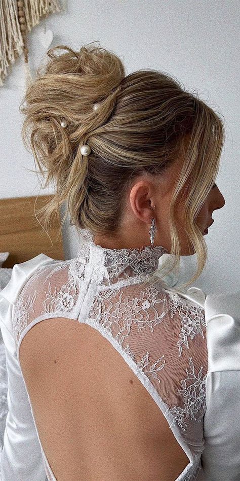 Wedding Updo Pearls, Updo Bridal Hairstyles, Wedding Chignon, Updo For Wedding, Wedding Hairstyles 2023, Short Hair Wedding, Wedding Hairstyles For Short Hair, Chignon Updo, Updo Bridal