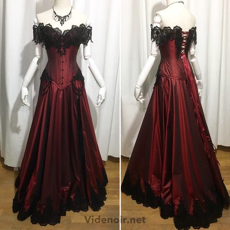 Vampire Outfit, Vampire Ball, Vampire Dress, Prom Dress Inspo, Victorian Goth, Princess Inspired, Prom Dress Inspiration, Goth Dress, Fantasy Gowns