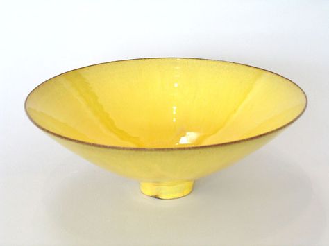 Gertrude + Otto Natzler Lucie Rie, Yellow Wall Art, Clay Bowl, Bowl Ceramic, Yellow Ceramics, Copy And Paste, Modern Pottery, Ceramics Pottery Art, Japanese Pottery