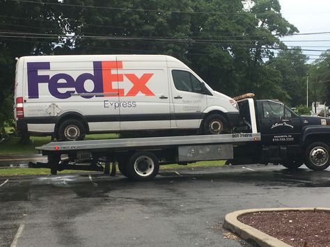 Fedex 2500 sprinter Fedex Car Broke Down, Fedex Truck Accident Proof, Fedex Accident, Fedex Accident Proof, Id Card Photo Makeup, Fedex Truck, American Fast Food, Money Template, Delivery Pictures