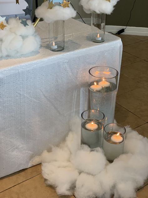 Head table decor Cloud Centre Pieces, Cloud Flower Centerpiece, Cloud Themed Bridal Party, Cloud One Birthday, Head In The Clouds Party, Cloud Table Setting, Cloud Dinner Party, Clouds Dessert Table, Sky Theme Party Decoration