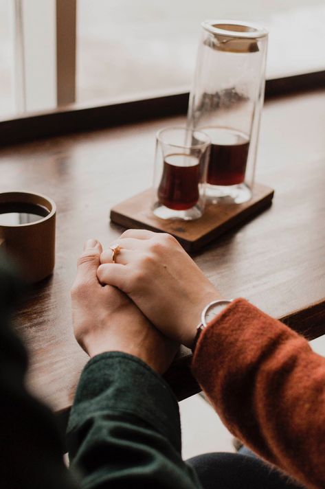 Coffee Proposal Ideas, Coffee Shop Proposal, Coffee Proposal, Coffee Mug Proposal, Engagement Photos Coffee Shop, Coffee Engagement Photos, Engaged Coffee Mug, Engagement Shoots, Couple Photography