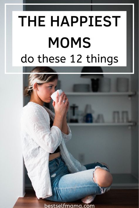 Being a mom is just really hard work. Here are 12 habits of happy moms that can make a big difference in your daily life. Single Working Mom, Mom Motivation, Working Mom Life, Mom Life Hacks, Mommy Goals, Parenting Skills, Mom Hacks, Happy Mom, Mommy Life