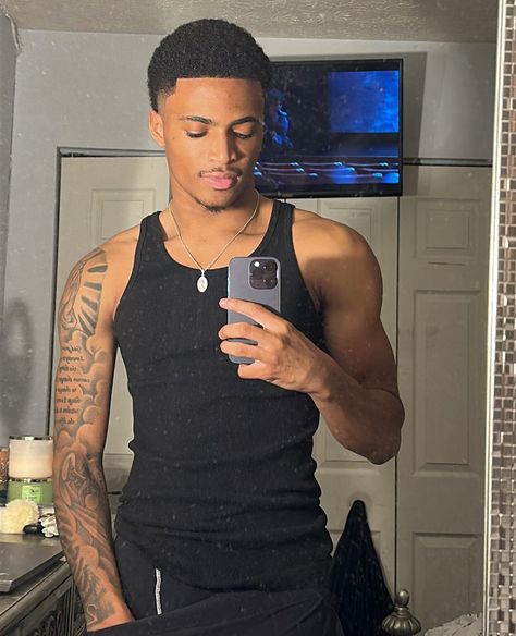 Light Skin Men Tattoos, Hot Boyfriend Haircut Black, Light Skin Tattoos, Black Boy Tattoos, Black Guy Tattoos, Low Taper Black Men, Tattoo Black Men, Boyfriend Haircut, Men With Tattoos