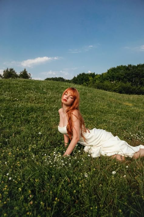 Hollywood Hills Photoshoot, Self Portrait Photography Nature, Implied Nature Photoshoot, Mountain Model Photoshoot, Artistic Outdoor Photoshoot, Spring Equinox Photoshoot, Photo Shoot Ideas Nature, Spring Photo Inspiration, Weeping Willow Photoshoot