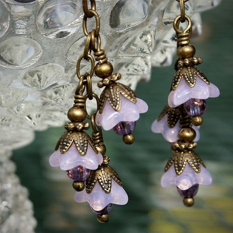 Lucite Flower Earrings, Lucite Jewelry, Bijoux Fil Aluminium, Homemade Jewelry, Bijoux Diy, Beads And Wire, Bead Designs, Jewelry Patterns, Flower Jewellery