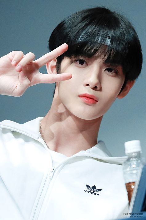 Bae Jinyoung | CIX | Complete In X | #BAEJINYOUNG #JINYOUNG #CIX #COMPLETEINX Jin Yong, Bae Jinyoung, Jin Young, Ep Album, Bae Jin-young, Instagram Happy Birthday, Paros, Kpop Wallpaper, Kpop Idol