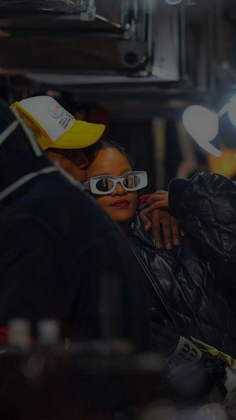 Rapper Couple Aesthetic, Asap And Riri, Rihanna Asap Rocky Aesthetic, Rihanna And Asap Rocky Wallpaper, Iconic Pictures Of Celebrities, Rihanna And Asap Rocky Aesthetic, Riri And Rocky, Famous Couples Aesthetic, Asap Rihanna