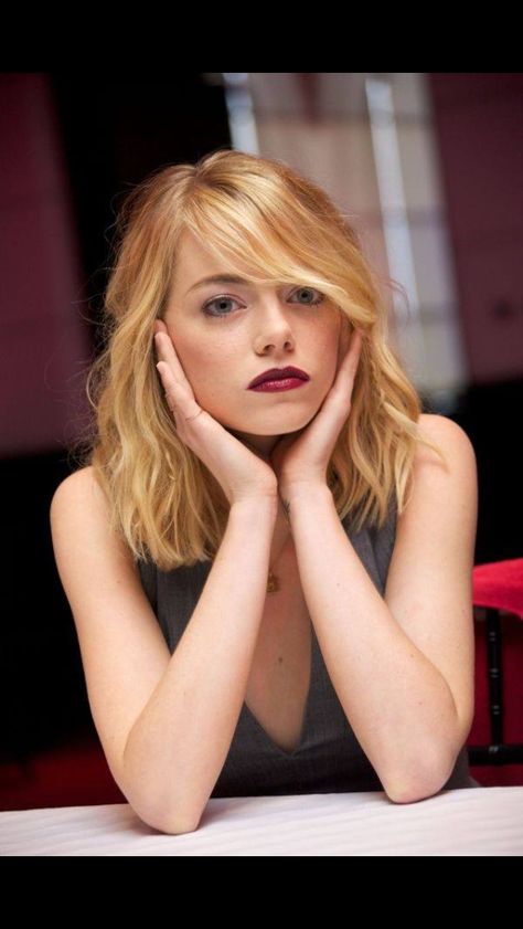 Emma Stone Emma Stone Haircut, Emma Stone Hair, Bob Hair Color, Long Bob Haircuts, Alicia Vikander, Strawberry Blonde Hair, Trendy Hair Color, Brown Blonde Hair, Vanessa Hudgens