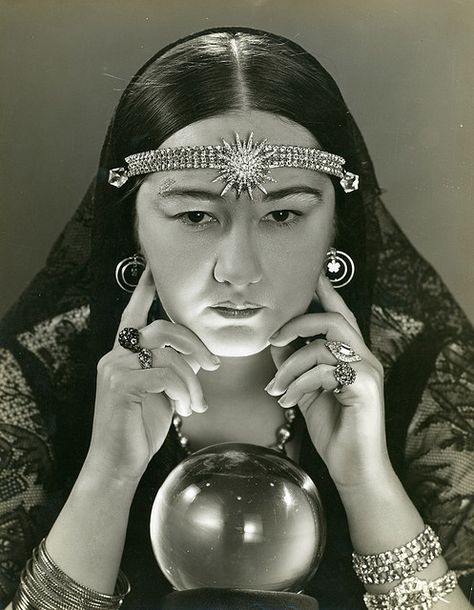 pagesofthings: “ Female fortune teller with a crystal ball. photograph by Froelich, Russell, 1930s. ” Lillian Russell, Vintage Fortune Teller, Wealthy Lifestyle Luxury, Postal Vintage, Goth Beauty, Tattoo Illustration, Vintage Circus, Fortune Teller, Mesopotamia