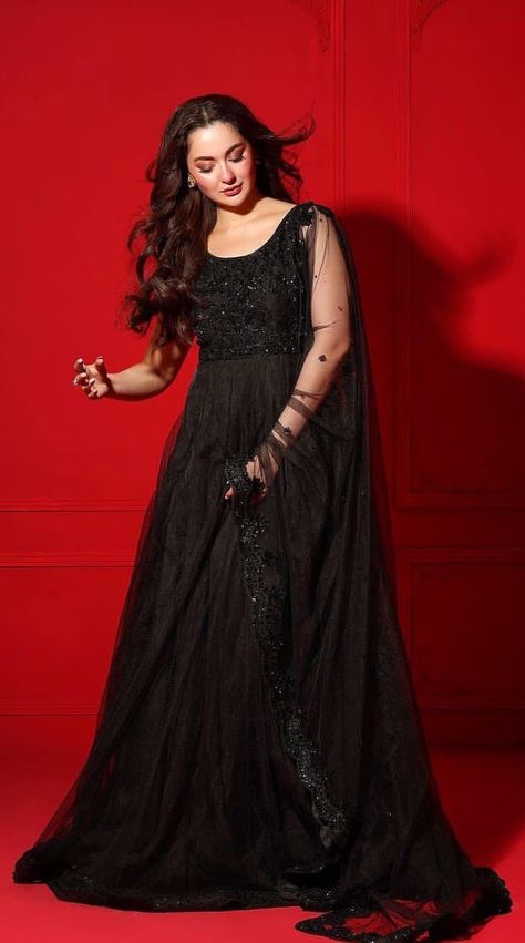 Fancy Black Dress, Hania Amir, Celebrity Fashion Looks, Pakistani Fancy Dresses, Beautiful Pakistani Dresses, Women Dresses Classy, Bridal Dress Fashion, Indian Bridal Fashion, Pakistani Bridal Wear