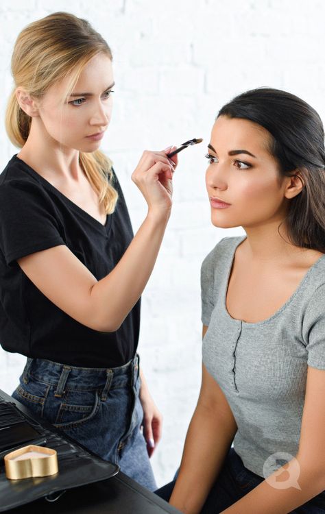 Makeup Commercial, Makeup Artist Working, Artist Photoshoot, Instagram Makeup Artist, Makeup Artist Branding, Becoming A Makeup Artist, Artist Working, Makeup Mistakes, Makeup Class