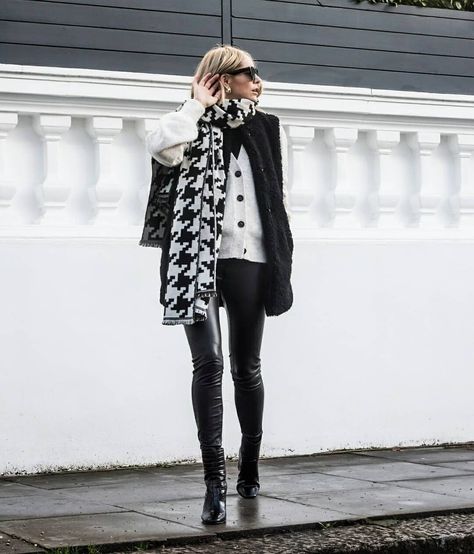 Matalan (@shopmatalan) posted on Instagram: “Jazz up a very dull January with our oversized houndstooth scarf 🖤 As seen on: @themumlife_styled” • Jan 15, 2021 at 9:23am UTC