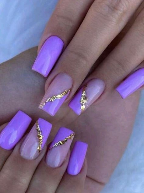 Capsules avec 2 couleur Violet Nails Acrylic, Ongles Violet Pastel, Purple Gel Nails Ideas, Ongles Gel Violet, Purple Gel Nails, Gold Gel Nails, Holiday Acrylic Nails, Purple Glitter Nails, Bridesmaids Nails