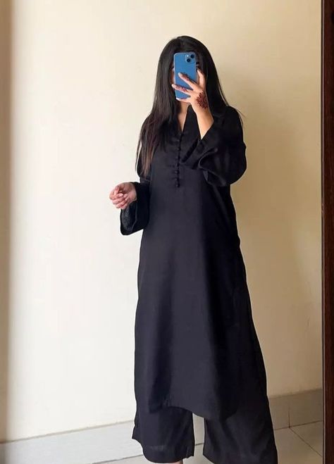 Pakistani Dresses Simple, Desi Fits, Simple Dress Casual, The Golden Ratio, Latest Dress Design, Simple Kurti Designs, Pakistani Fashion Casual, Casual Indian Fashion, Pakistani Fancy Dresses