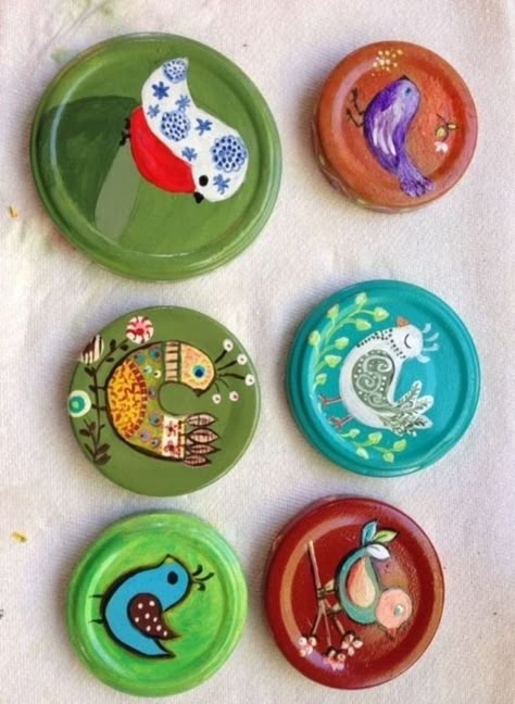 Jar Lid Crafts, Bottle Cap Projects, Tin Can Art, Make Do And Mend, Glass Jars With Lids, Tin Art, Upcycle Recycle, Manualidades Diy, Recycled Art