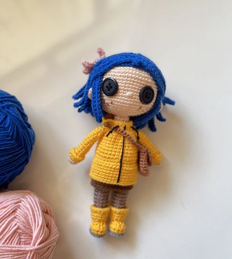 Coraline Doll ⋆｡𖦹°⭒˚｡⋆ - custom order ^-^ pattern by @lanitasdelrey #crochet #crocheting #amigurumi #crochetdoll #amigurumidoll #crochetcoraline #coraline #coralinejones #handmade #smallbusiness #kurd #kurdistan Coraline Crochet Pattern Free, Crochet Coraline Doll, Coraline Crafts, Crochet Coraline, Crocheting Amigurumi, Coraline Doll, Coraline Jones, Crochet Inspo, Doll Crochet