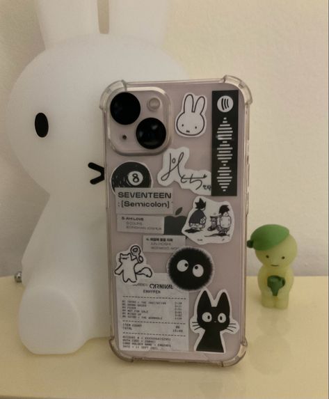 Phone Stickers Cute, Small Drawings For Phone Case, Smiski Phone Case, Iphone Back Cover Ideas, Enhypen Phone Case Ideas, Acubi Phone Case, Seventeen Phone Case Ideas, Enhypen Diy Crafts, Miffy Phone Case