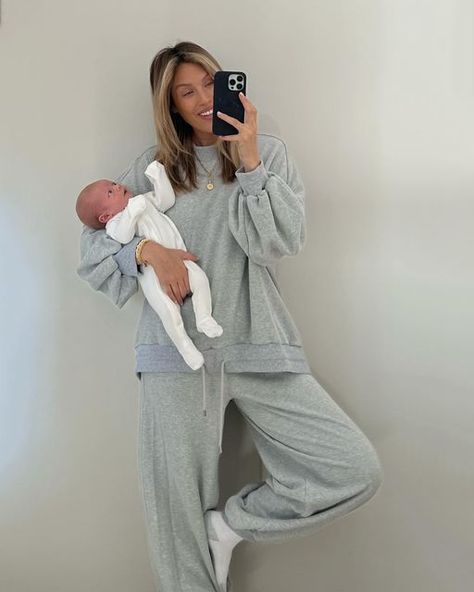 JENNA TAYLOR on Instagram: "Today was a good day 🙃🍼🦋🍂 @shop.LTK #liketkit #comfyoutfit #sweatsuit #comfylook #matchingset #loungeset #ltkstyle #shopltk #maternityleave #newmomlife #newbornlifestyle #firsttimemama #naploungewear #postpartumstyle" What To Wear Home After Giving Birth, Jenna Taylor, Lounge Wear Outfit, Postpartum Fashion, Planning Pregnancy, Post Partum Outfits, Hospital Outfit, Maternity Leave, Going Home Outfit