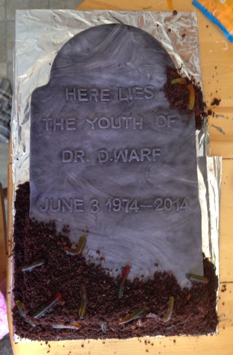 Tombstone cake! Tombstone Cakes Birthday, Tombstone Cake Ideas, Tombstone Cake, Graveyard Cake, Over The Hill Cakes, Recipes Deserts, Craft Fair Table, Addams Family Musical, Gummy Worm