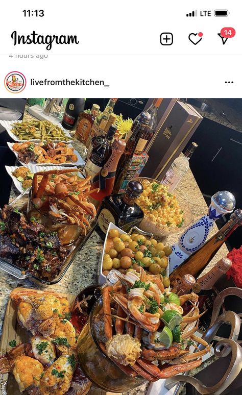 Seafood Boil Set Up, Seafood Feast Party Ideas, Seafood Catering Ideas, Shrimp Boil For Large Crowd, Seafood Boil For Large Crowd, Seafood Catering, Huge Seafood Boil, Sea Food Boil Aesthetic, Seafood Feast