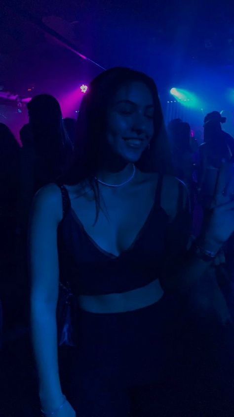 College House Party, Spam Idea, E92 335i, Night Club Dance, Friends Party Night, Party Night Club Aesthetic, Night Club Aesthetic, 2022 Instagram, Nightclub Aesthetic