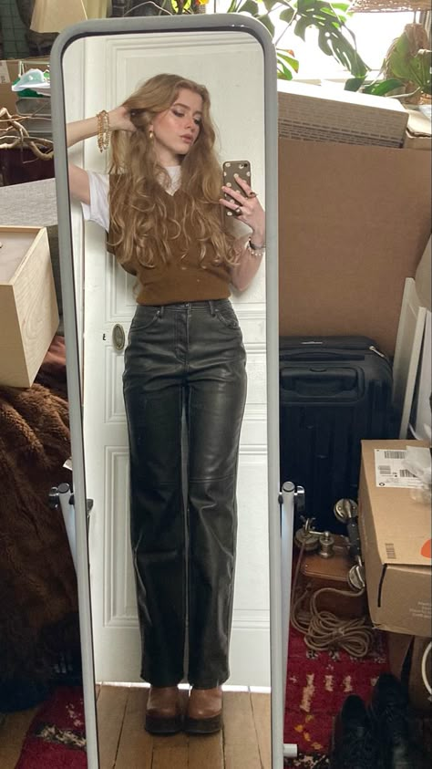 Vintage Leather Pants Outfit, Leather Pants Aesthetic Outfit, Fall Outfits Red Hair, Styles With Vest, Cool Grunge Aesthetic, Autumn Outfits Hot Weather, 90s Fall Fashion Aesthetic, Journalist Outfit Aesthetic, 80s Fall Outfits