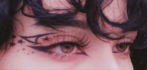 Harajuku Eye Makeup, Eyeliner Looks Goth, Artsy Eyeliner, Fairy Eyeliner, Eyeliner Inspiration, Makeup Practice, Maquillage On Fleek, Punk Makeup, Cute Eye Makeup