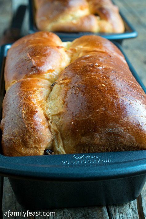 Polish Babka - A traditional bread served on Easter morning. Polish Bobka Easter Bread, Polish Bread Recipes, Hunters Stew, Pumpkin Spice Sugar Cookies, Babka Bread, Spice Sugar Cookies, Lithuanian Recipes, Babka Recipe, Easter Bread