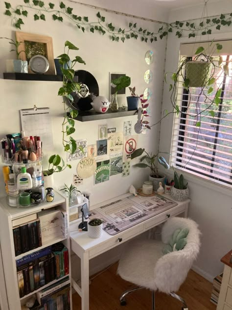 Dorm Room Ideas Sage Green, Green College Dorm Room Ideas, Sage Green College Dorm, Sage Dorm Room, Sage Green Dorm Room Ideas, Green College Dorm, Room Ideas Sage Green, Sage Green Dorm Room, Green Dorm Room Ideas