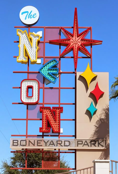 Neon Museum Las Vegas, The Neon Museum, Roadside Signs, Museums In Las Vegas, Googie Architecture, Old Vegas, Retro Signs, Neon Museum, Las Vegas Sign