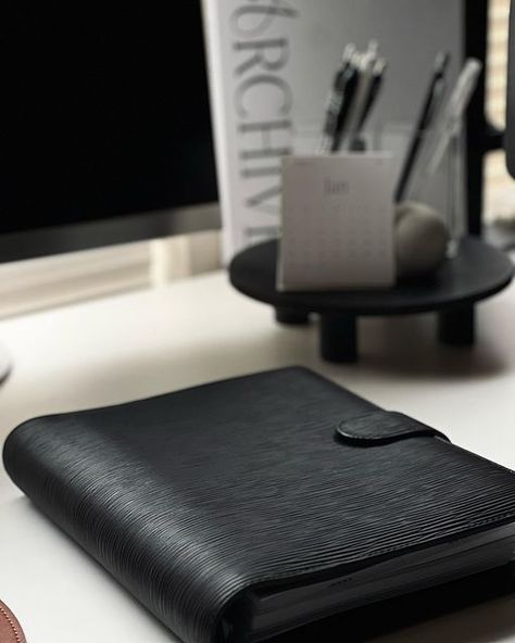 Minimal Planner & Organization on Instagram: "A5 Contoured Leather Planner 🖤" A5 Planner Aesthetic, Agenda Aesthetic, Planning Aesthetic, Planners For Men, Black Planner, Planner Designs, Minimal Planner, Business Vision Board, Business Vision