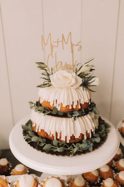 Wedding Cake Display Table Candles, Nothing Bundt Cakes Display, Nothing Bundt Cakes Bundtinis, Small Fall Wedding Ideas Simple, Wedding Cheesecake Cups, Cake For Each Table Wedding, Bundt Cake For Wedding, Nothing Buddy Cake Wedding, Nothing Bundt Wedding Cake Display